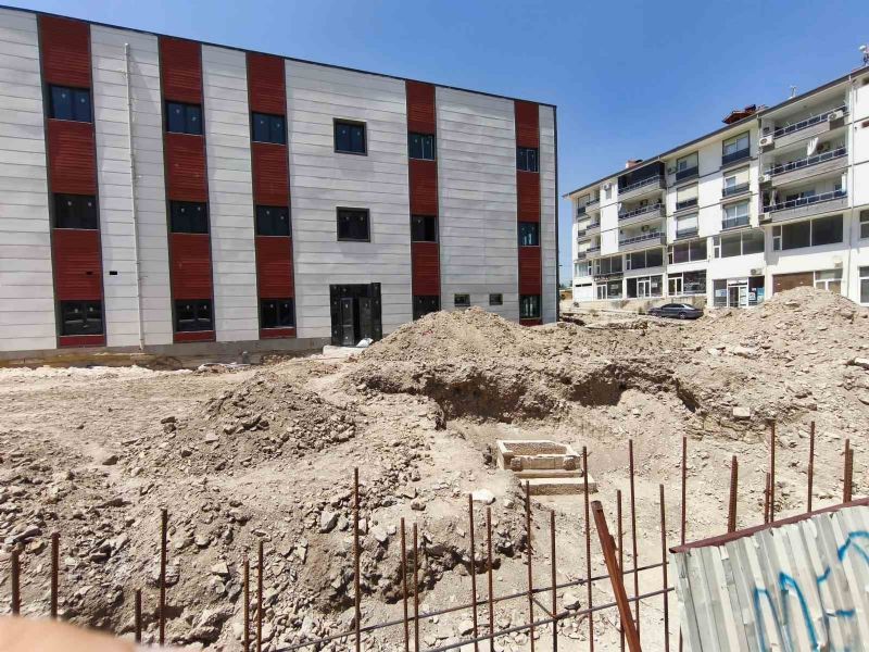 Çevre düzenlemesinde çıkan lahit, inşaatı durdurdu