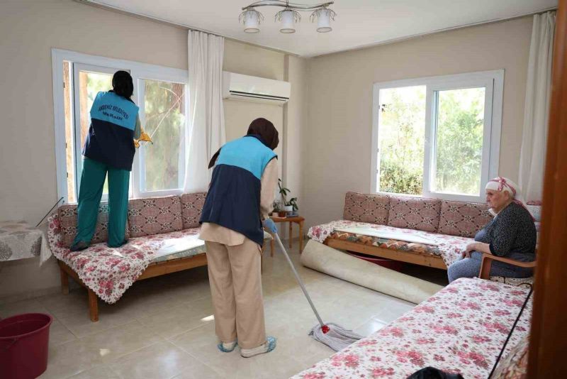 Mersin’de yaşlı ve yalnız vatandaşlara evde şefkat eli