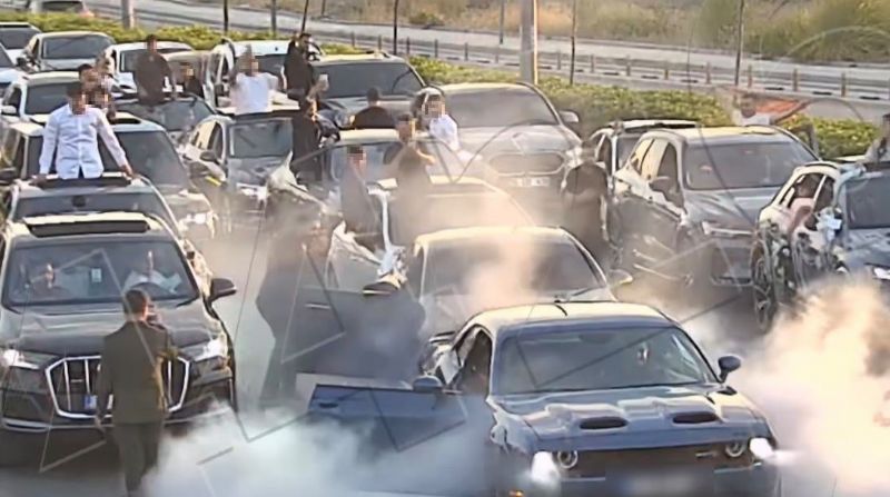 Mersin’de düğün konvoyunda yolu kapatan 7 sürücüye 695 bin 862 lira ceza